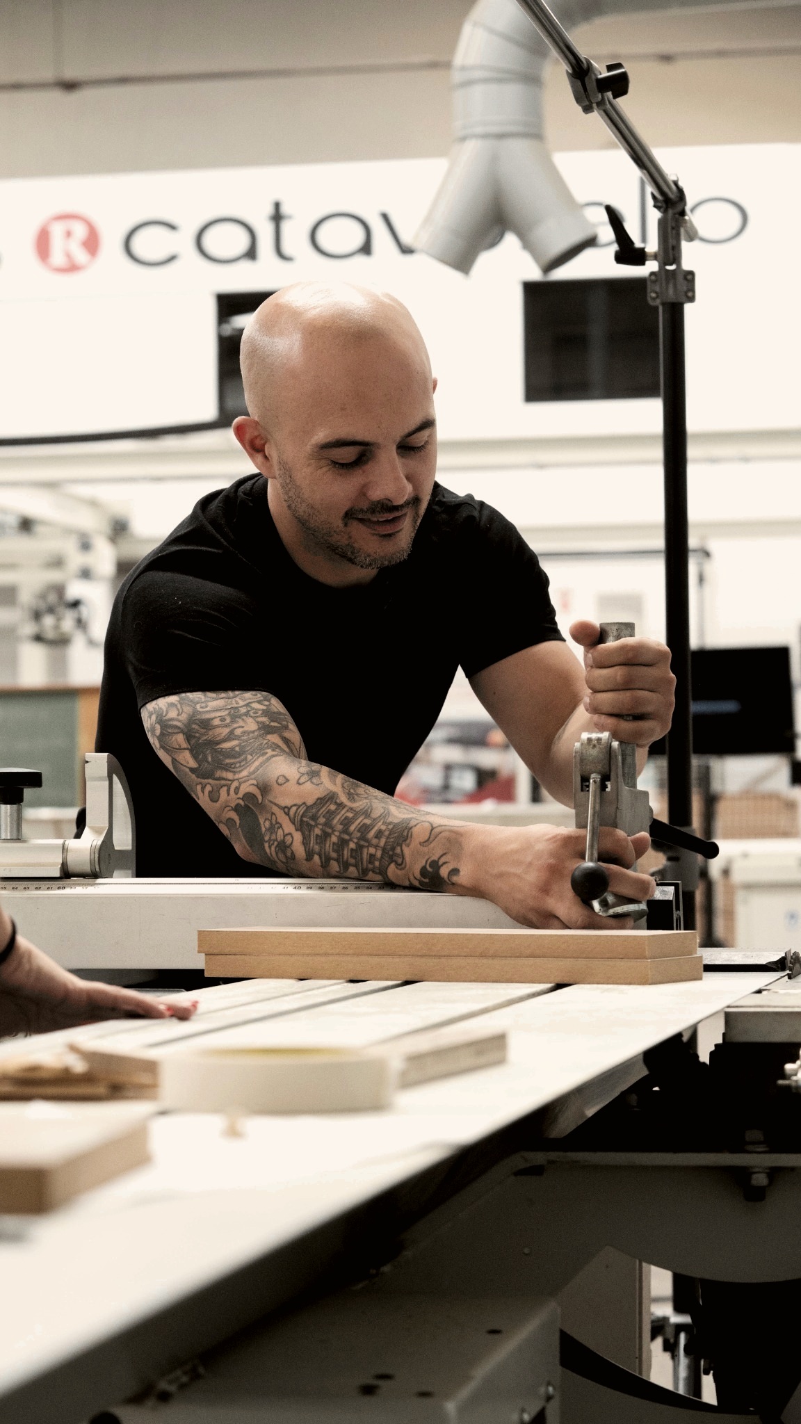 Matías trabajando en taller